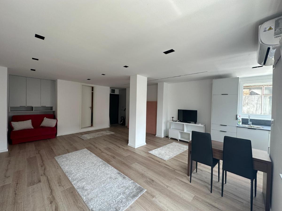 Studio Y Gjakova Ngoại thất bức ảnh